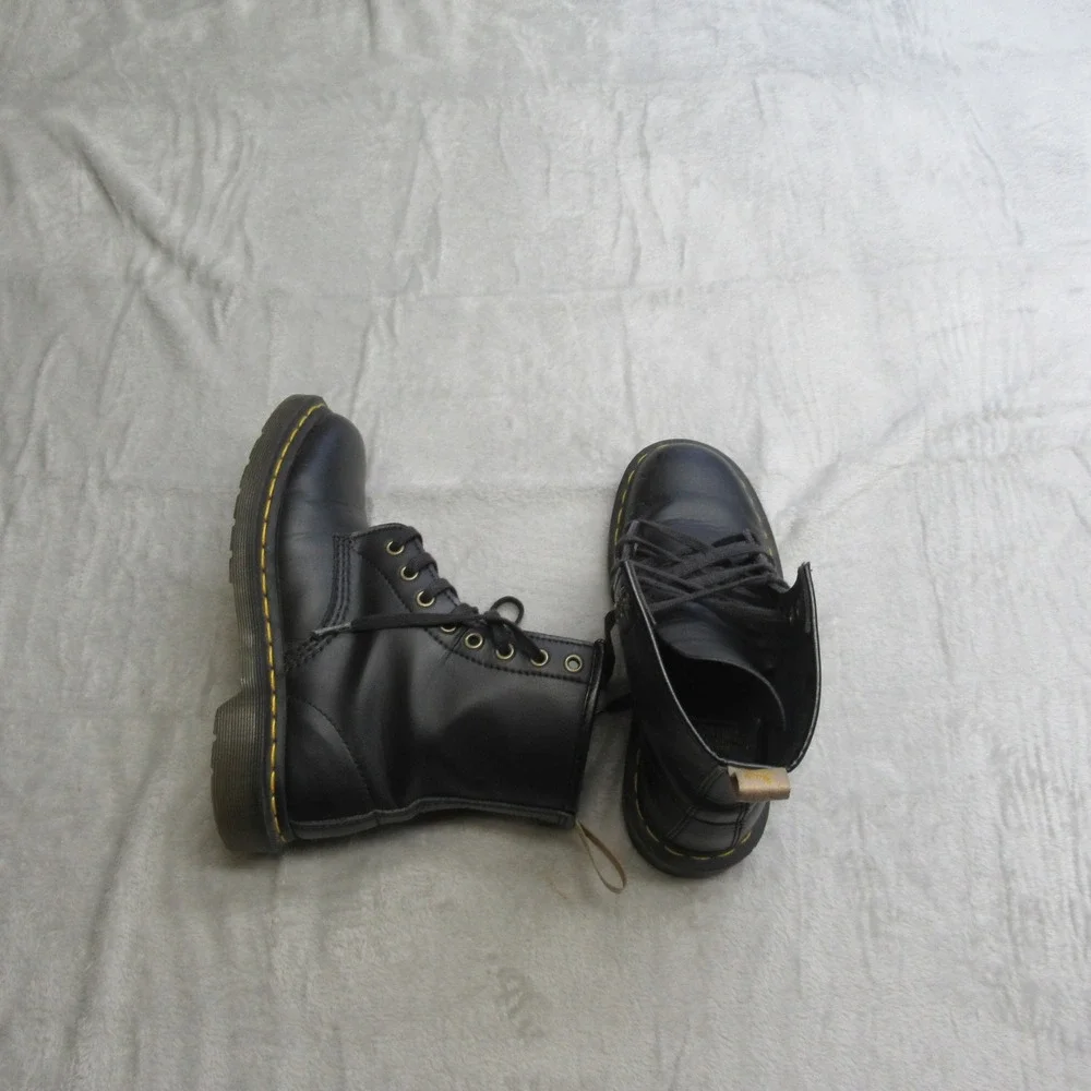 Dr Martens Boots Unisex M5 W6 Black Leather Felix Combat 8 Eye‎ Lightly Used.